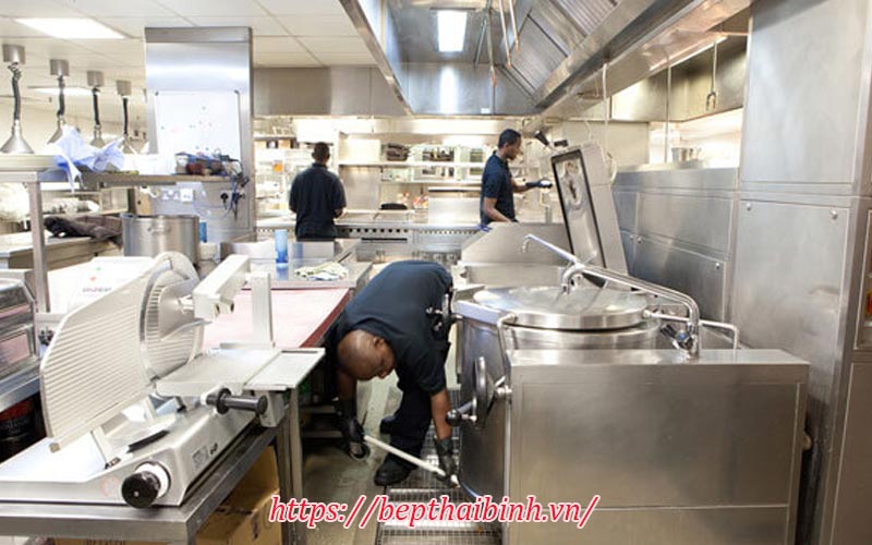 Hướng dẫn chi tiết quy trình vệ sinh nhà bếp thương mại